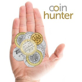Coin Checker hand with 2009 Robert Burns £2