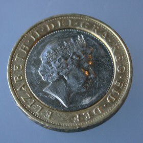 £2 Coin Error: Heads side: missing / misaligned dots